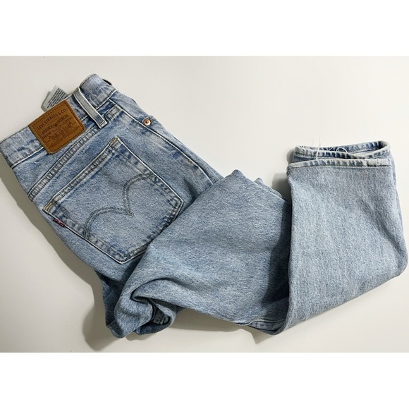 Levi’s • Wedgie Icon Fit Light Wash Skinny Jeans - Picture 2 of 10